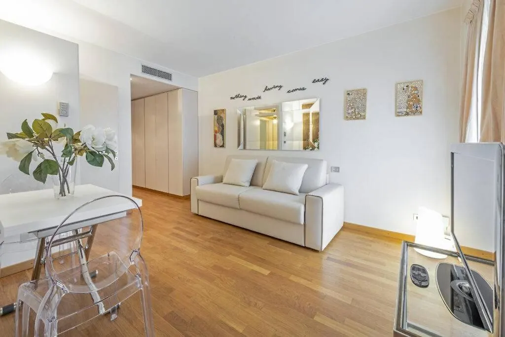 Milan Royal Suites - Centro Duomo