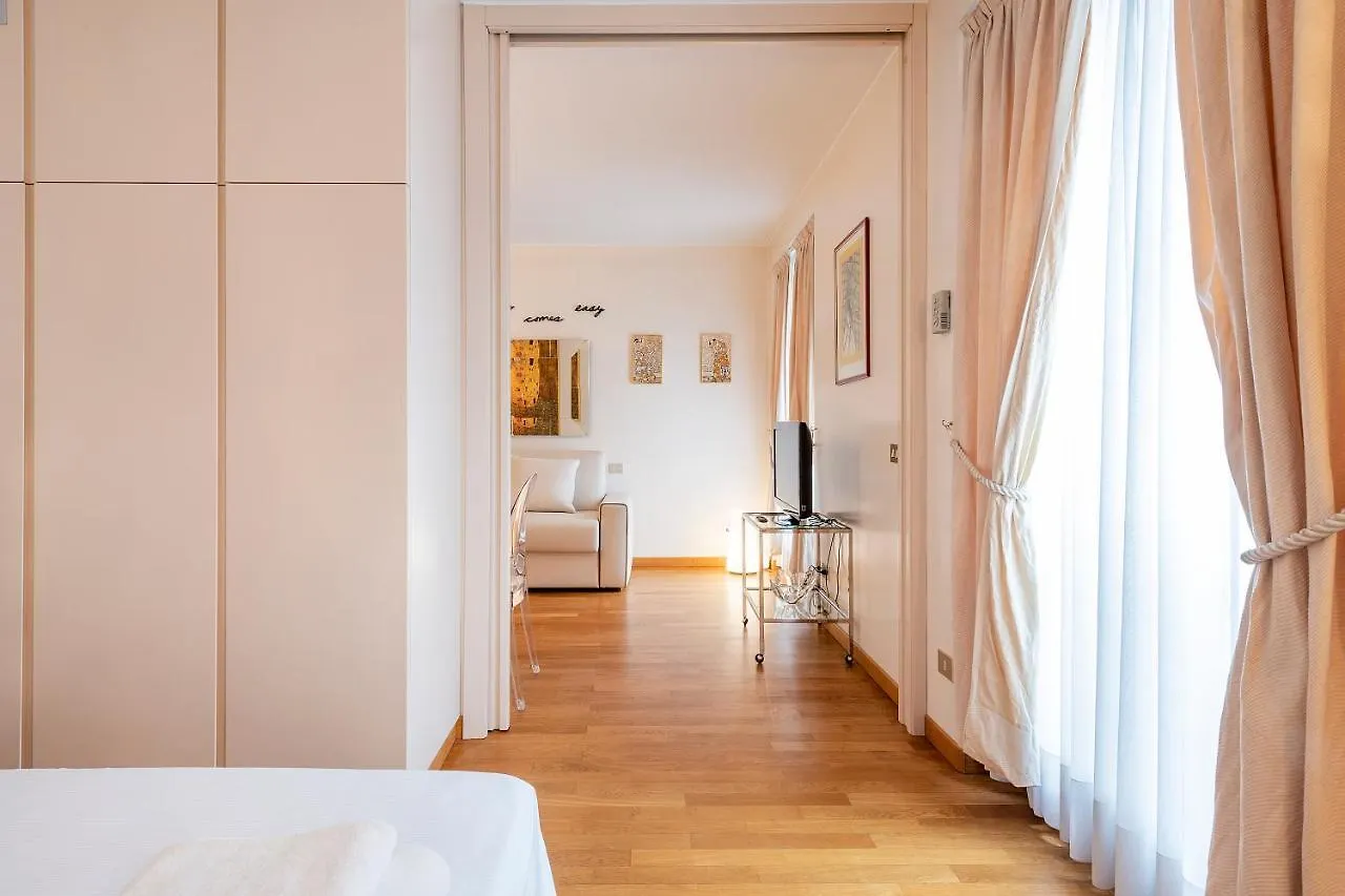 Milan Royal Suites - Centro Duomo