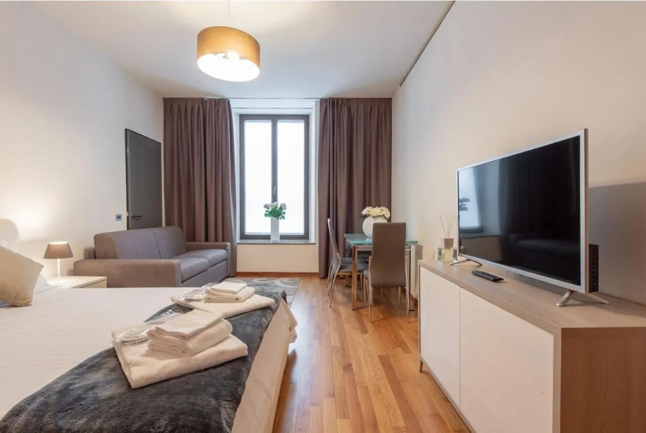 Milan Royal Suites - Centro Duomo Apartman
