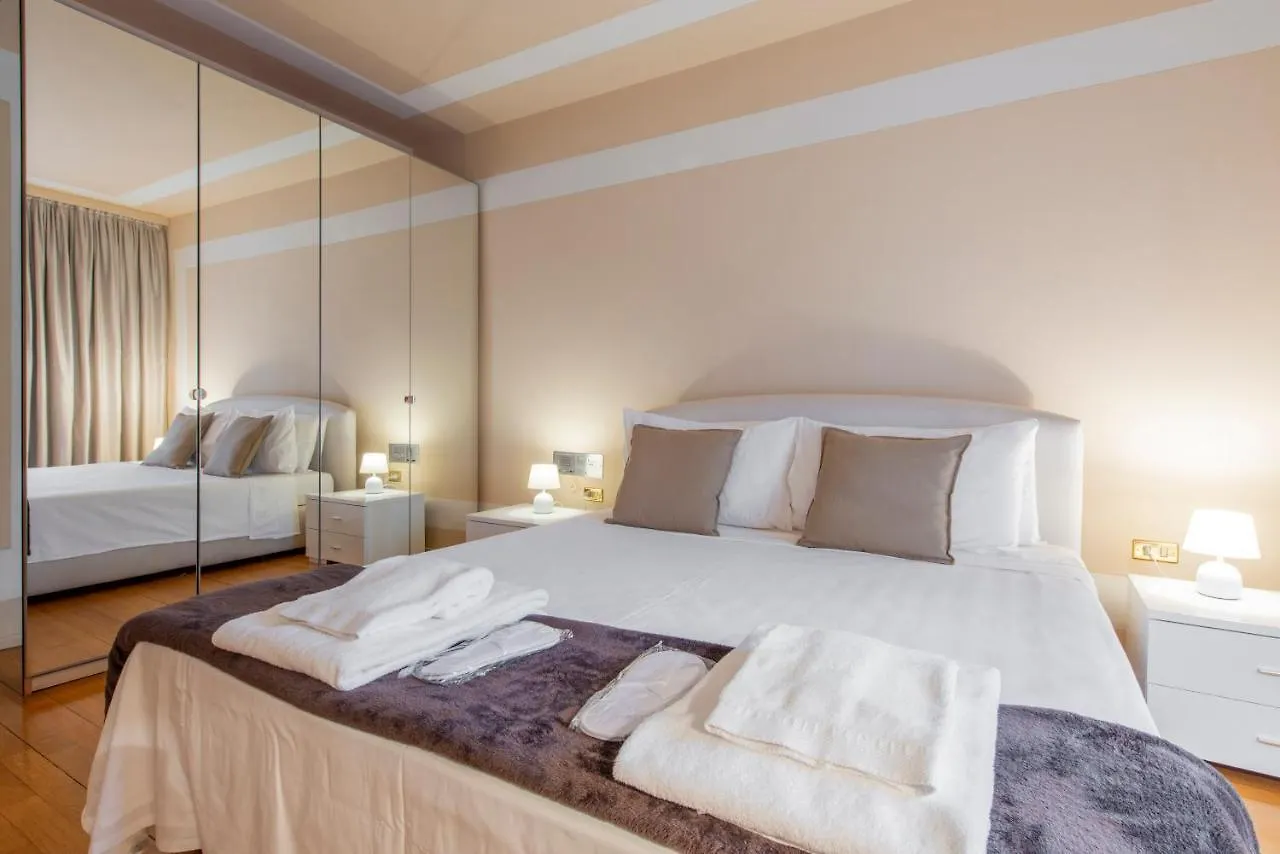 Milan Royal Suites - Centro Duomo Apartman