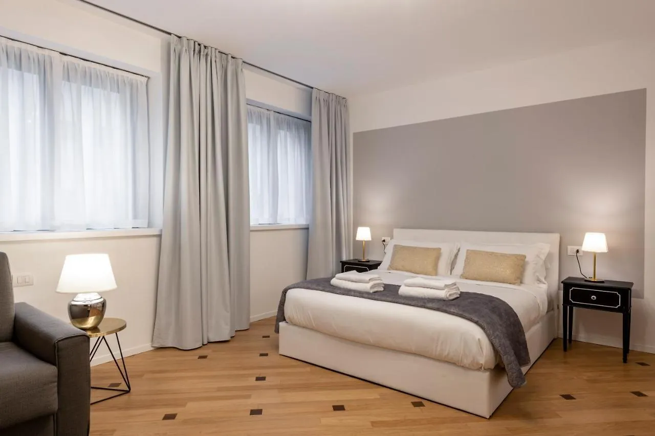 Milan Royal Suites - Centro Duomo Apartman