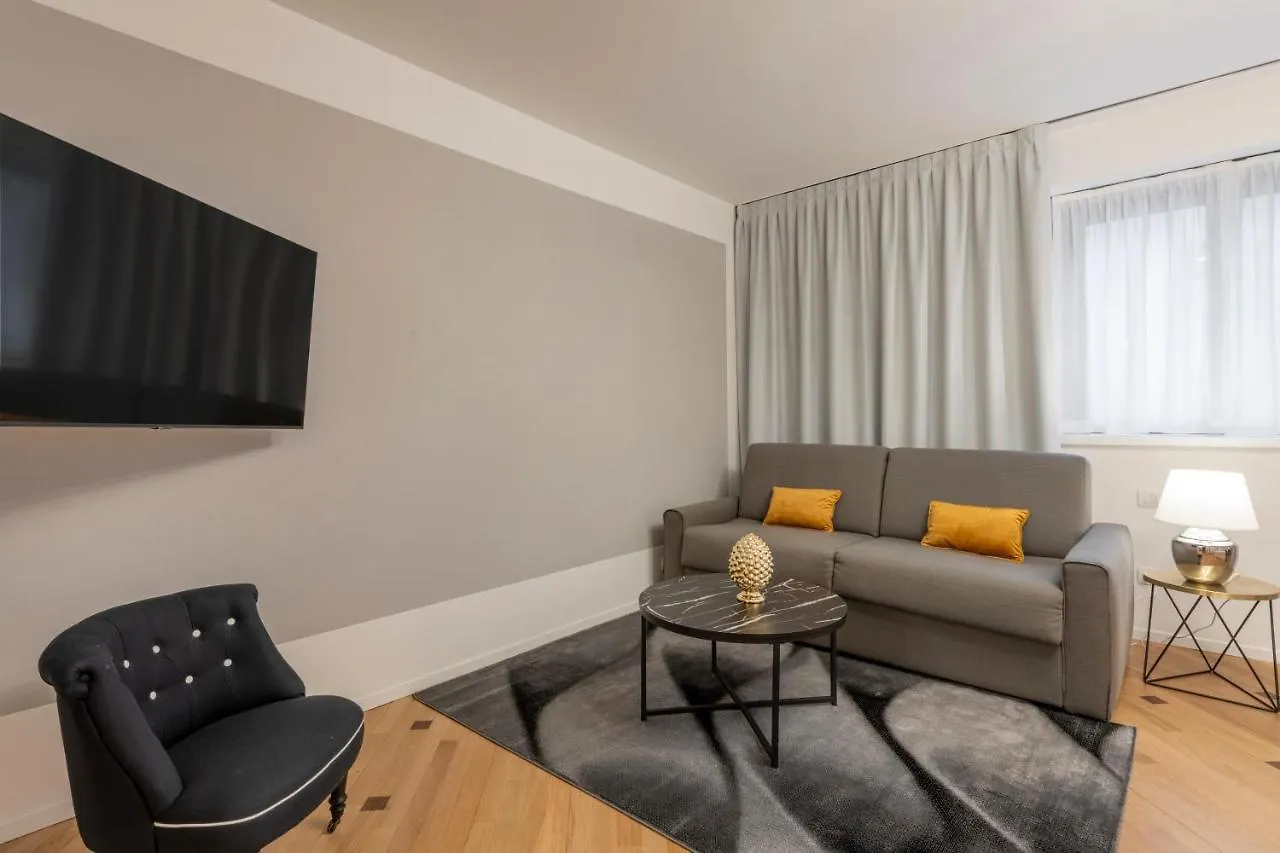 Milan Royal Suites - Centro Duomo Apartman