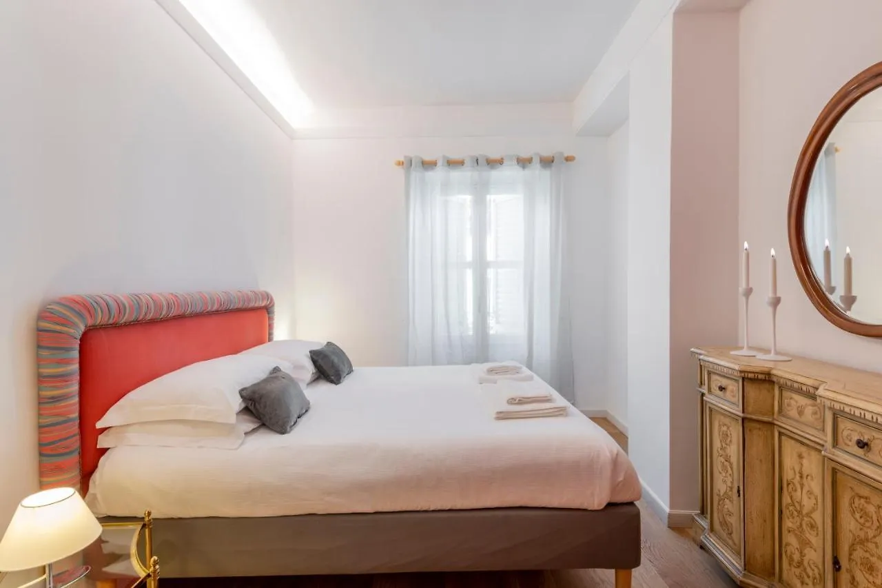 Milan Royal Suites - Centro Duomo Apartman
