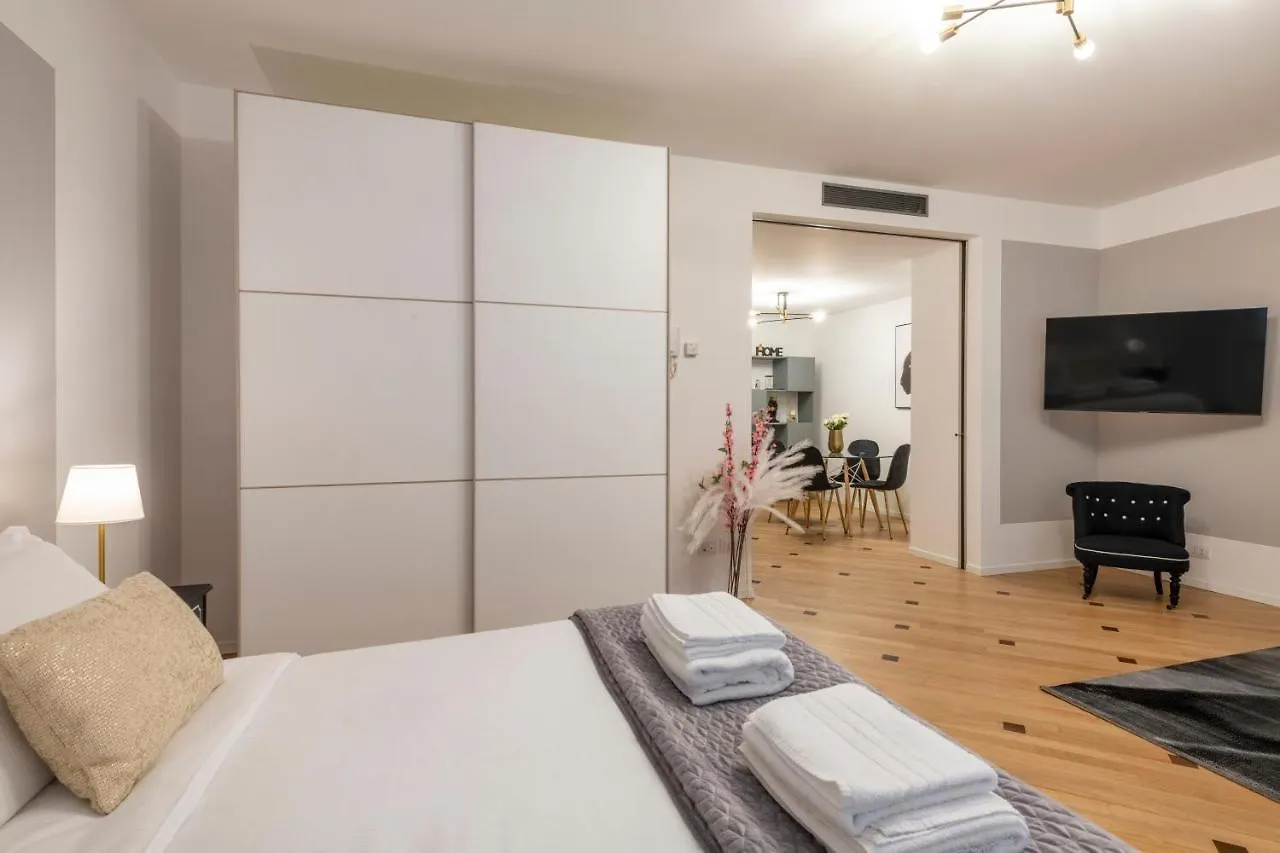 Milan Royal Suites - Centro Duomo דירה